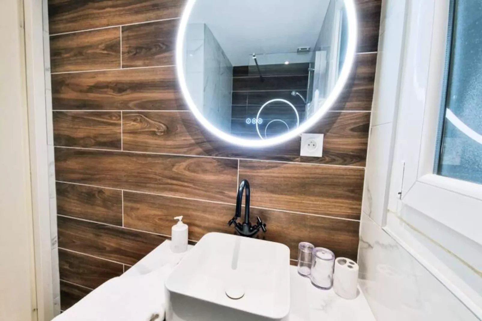 Le Monochrome De Majordome 🤍-Image-tags.