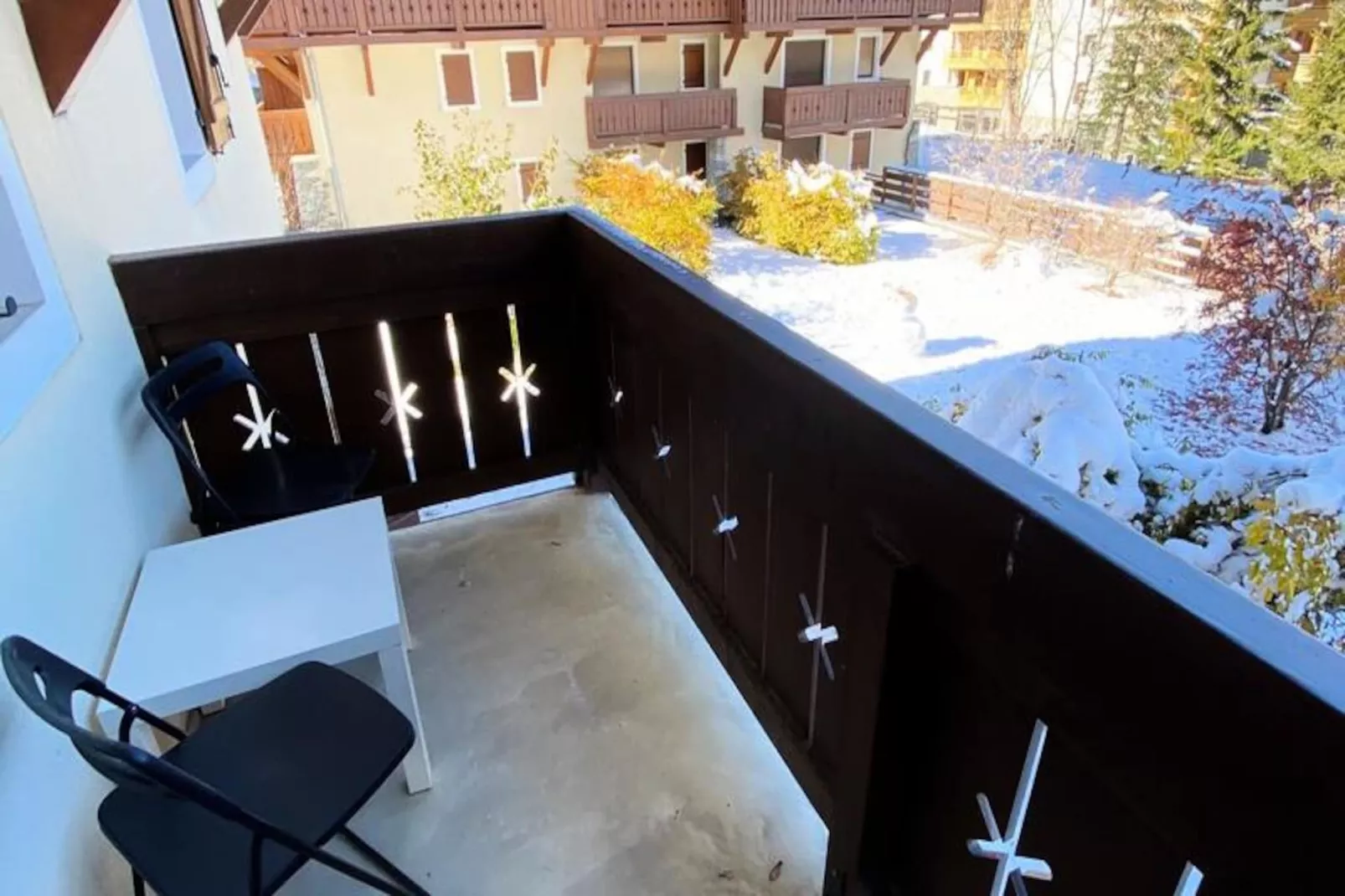 Chalet D'or B-Image-tags.