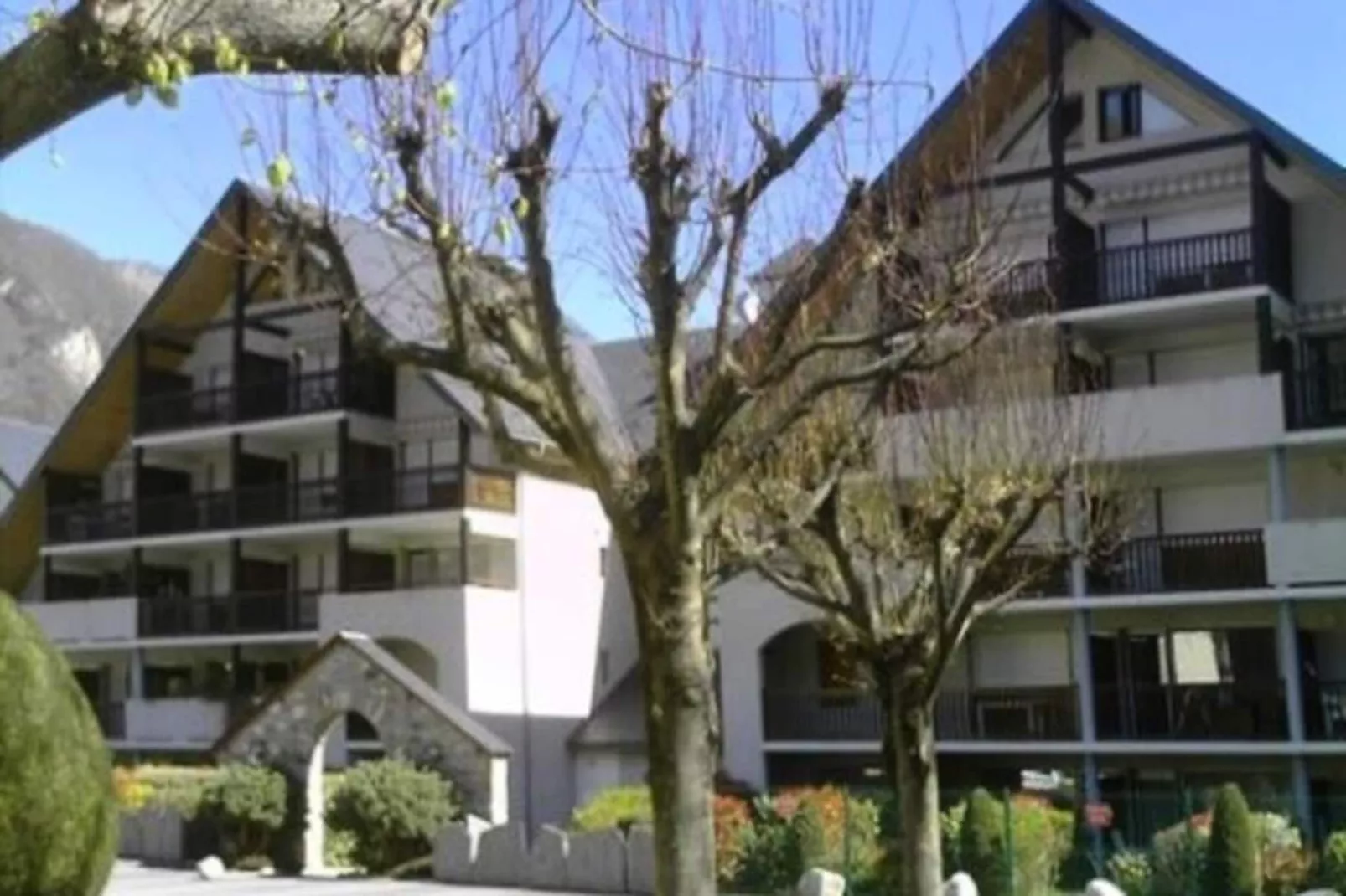 Résidence Arches Daure Bata-Image-tags.