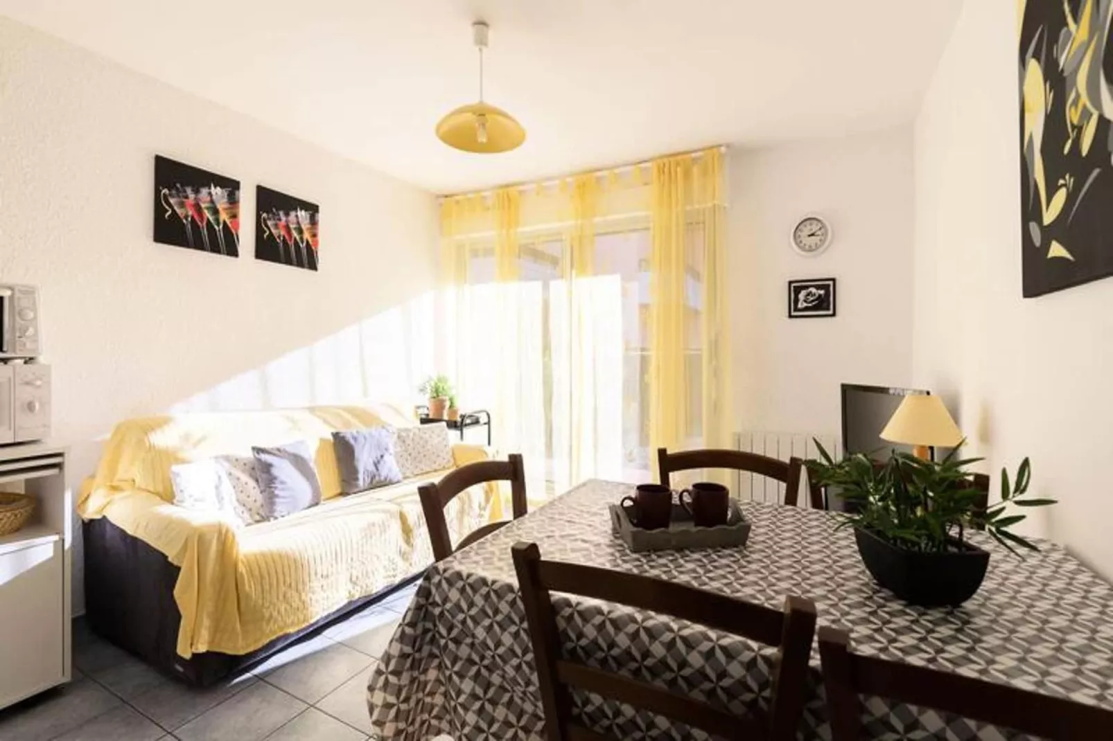 Résidence H.th.i:iris-Eetkamer