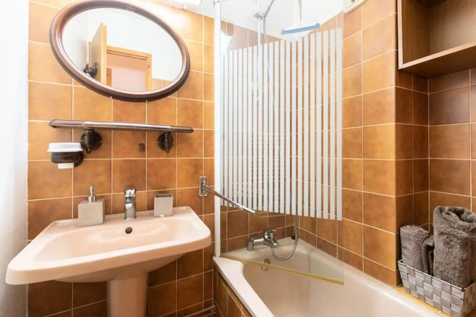 Résidence H.th.ii:bat.8-Badkamer