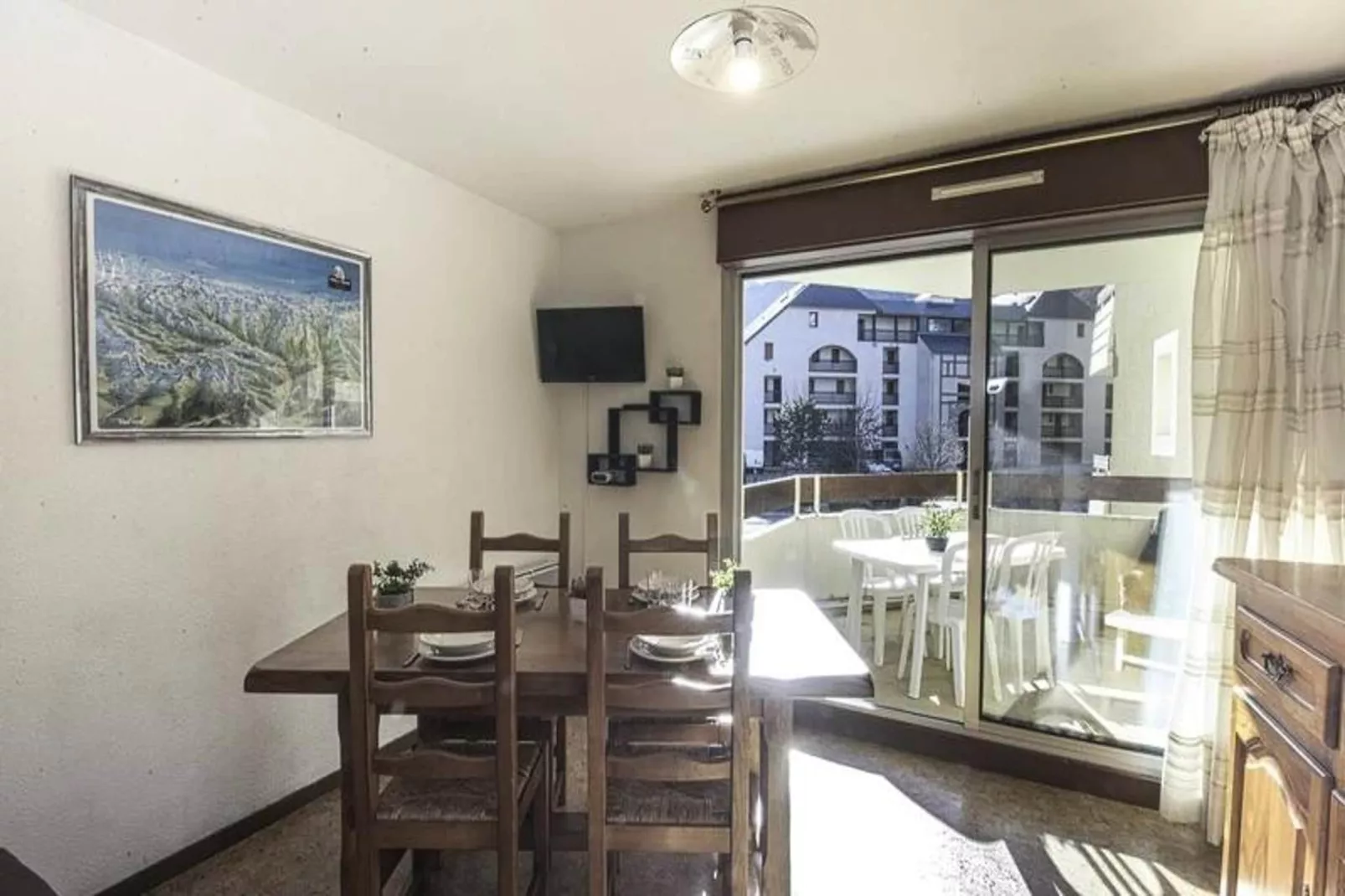 Résidence H.th.ii:bat.6-Eetkamer