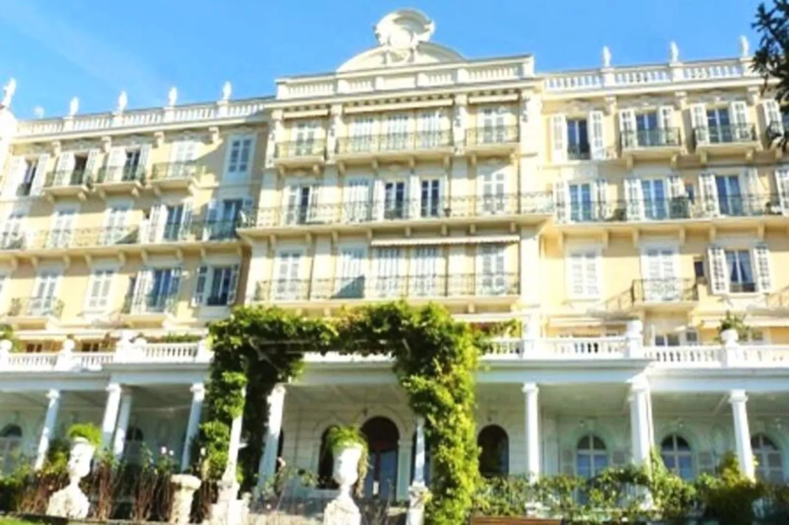 Résidence Le Splendide-Buitenkant zomer