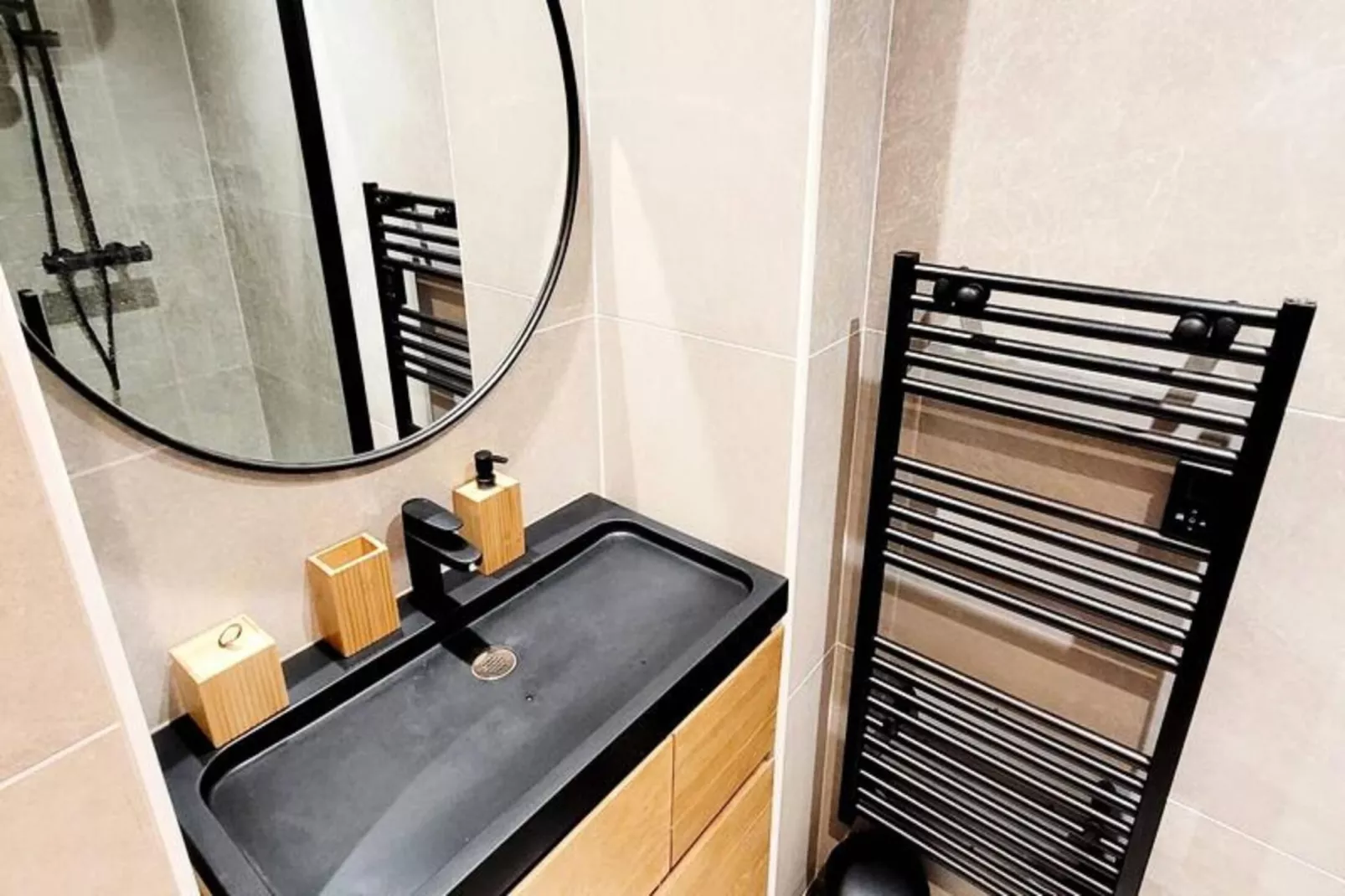 Résidence Le Bernascon-Badkamer