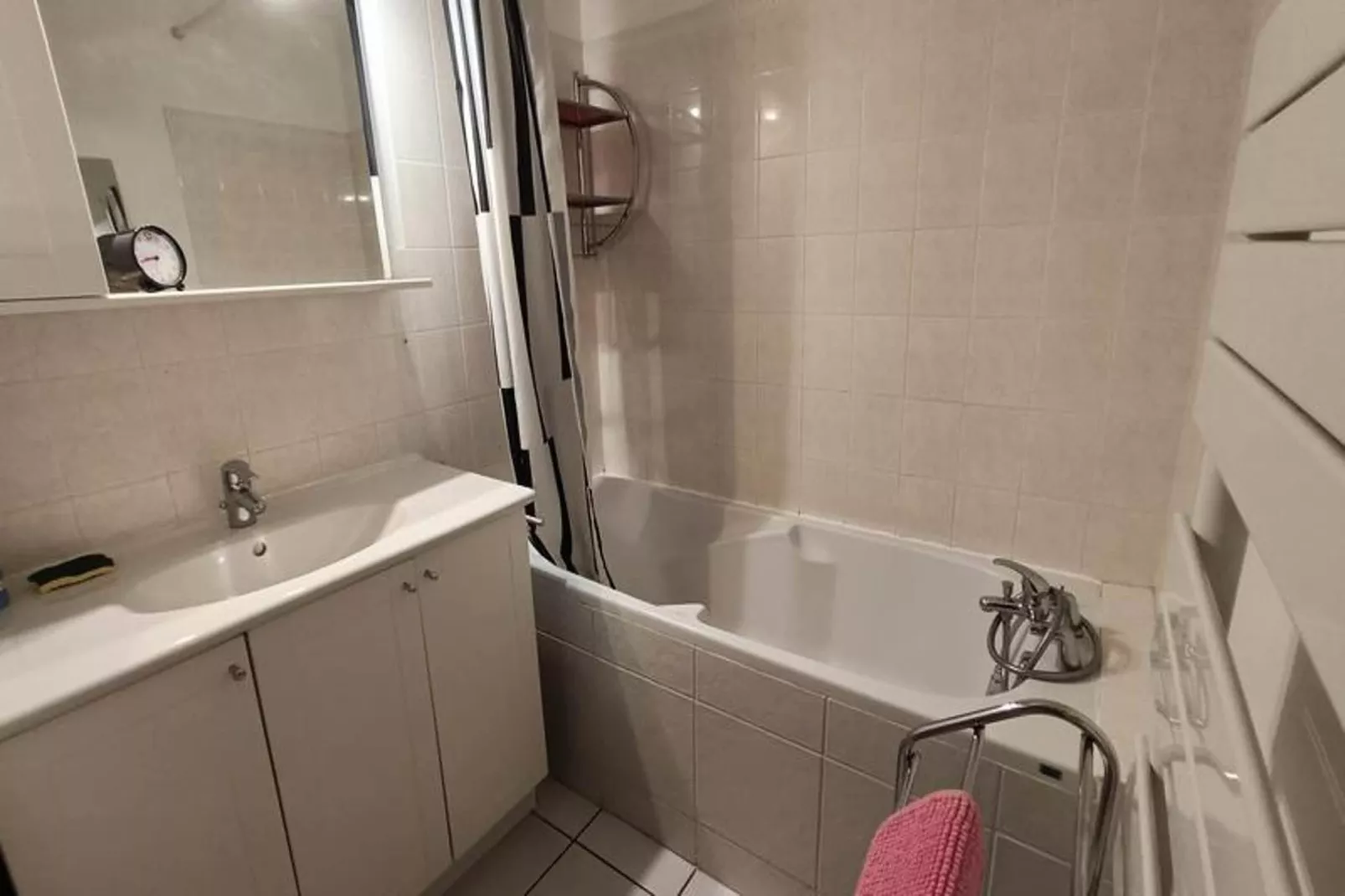 Résidence La Cerisaie-Badkamer