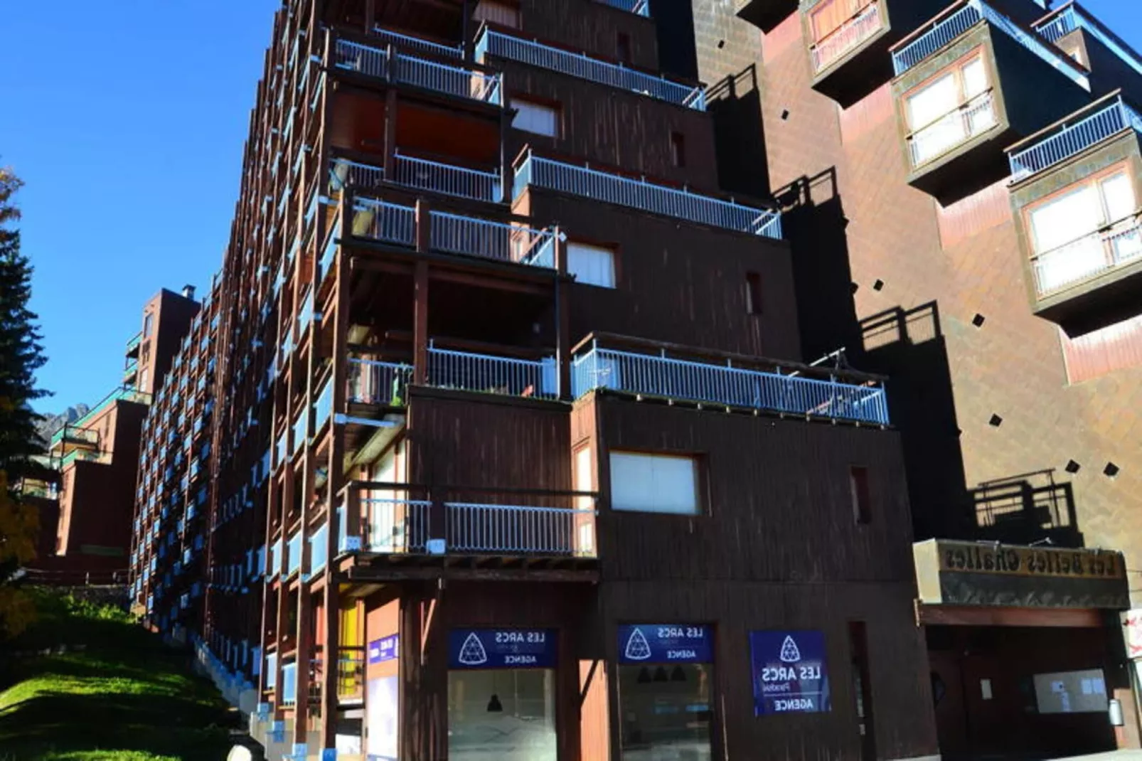 Résidence Belles Challes - Buitenkant zomer