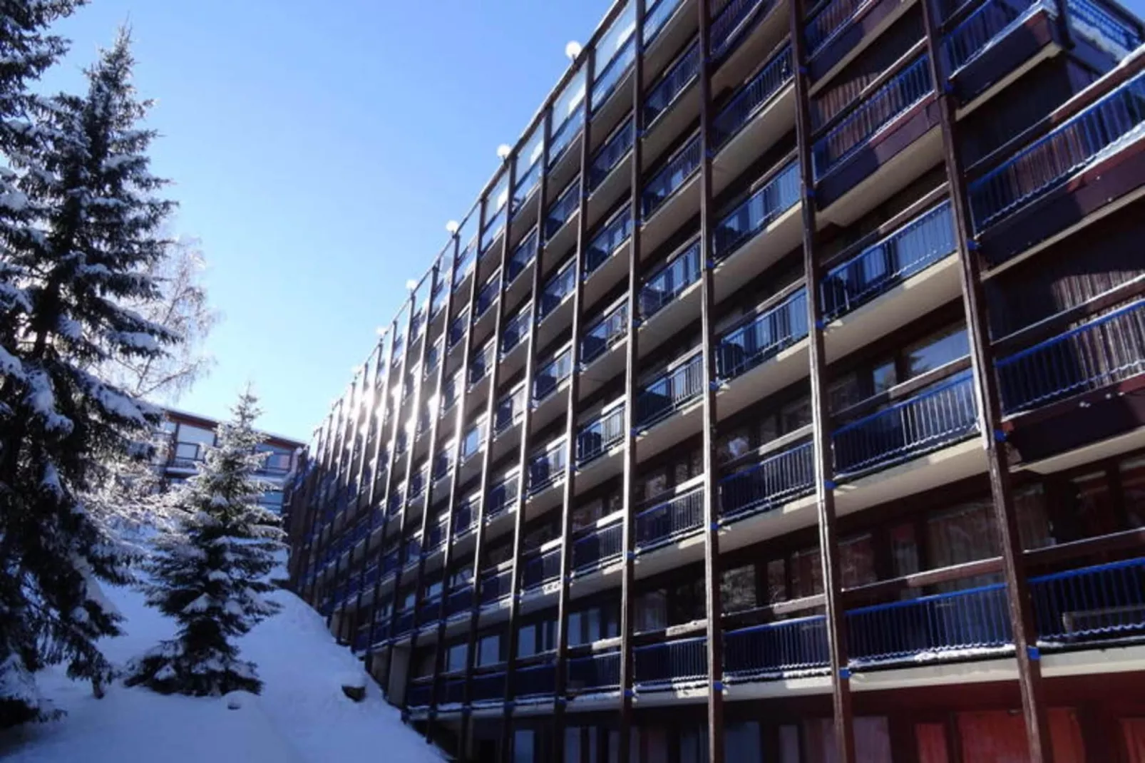 Résidence Miravidi-Buitenkant zomer