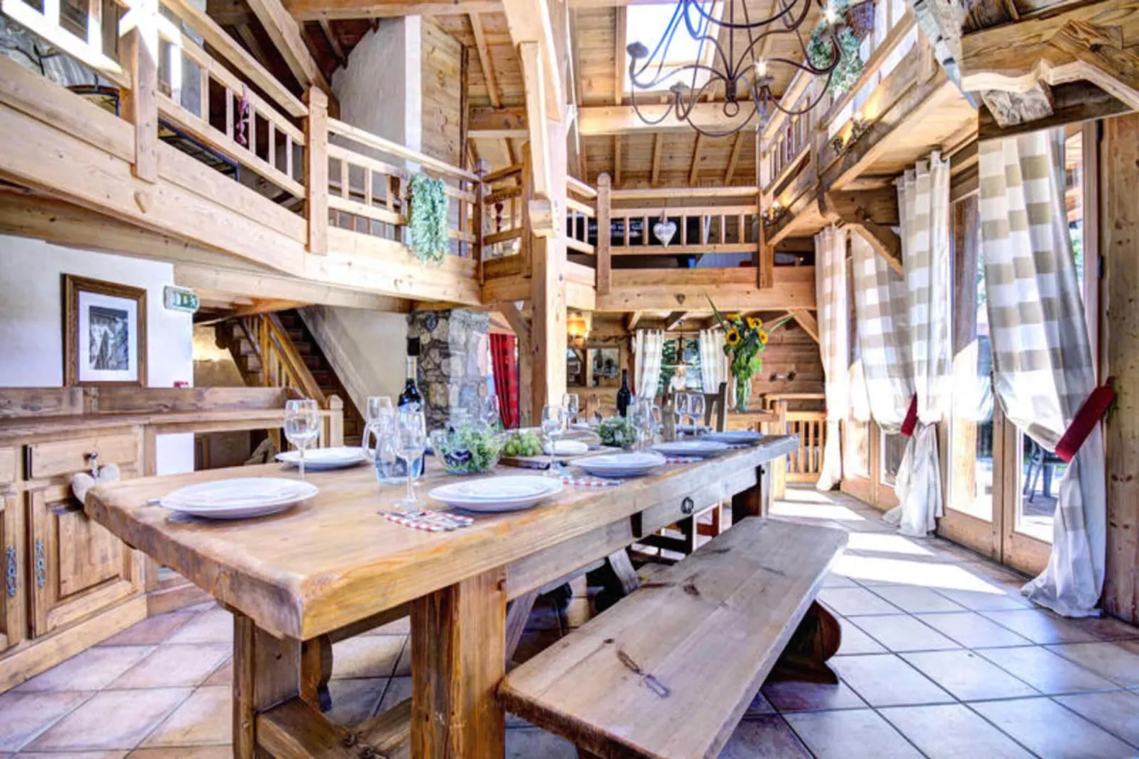 Résidence Lolana-Eetkamer