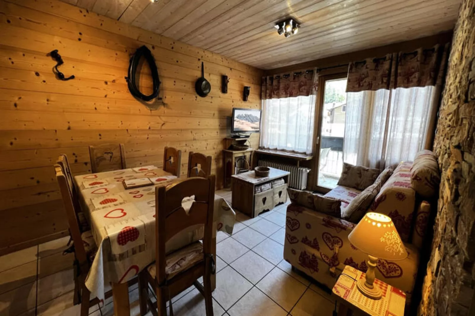 Appartements à La Clusaz-Eetkamer