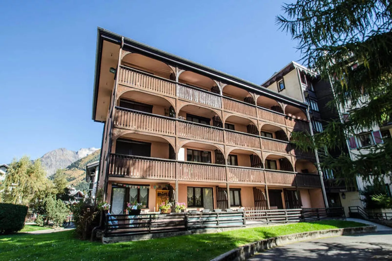 Résidence Jonquille-Buitenkant zomer