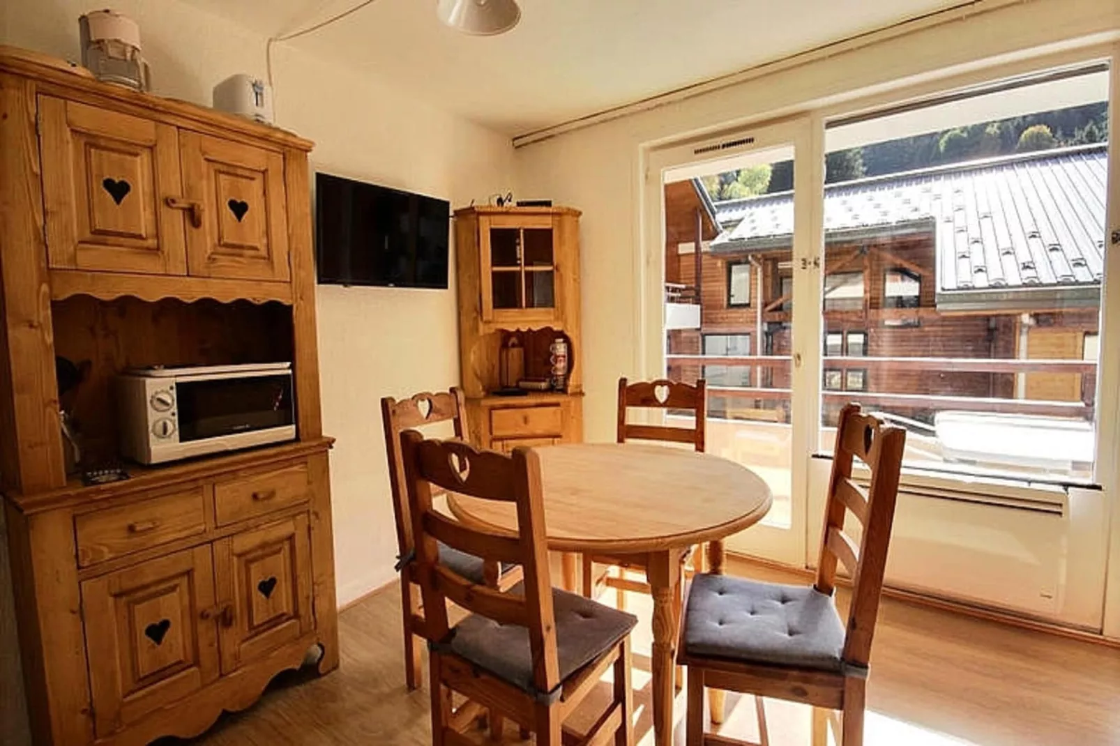 Studio à Saint Jean d'Aulps-Eetkamer