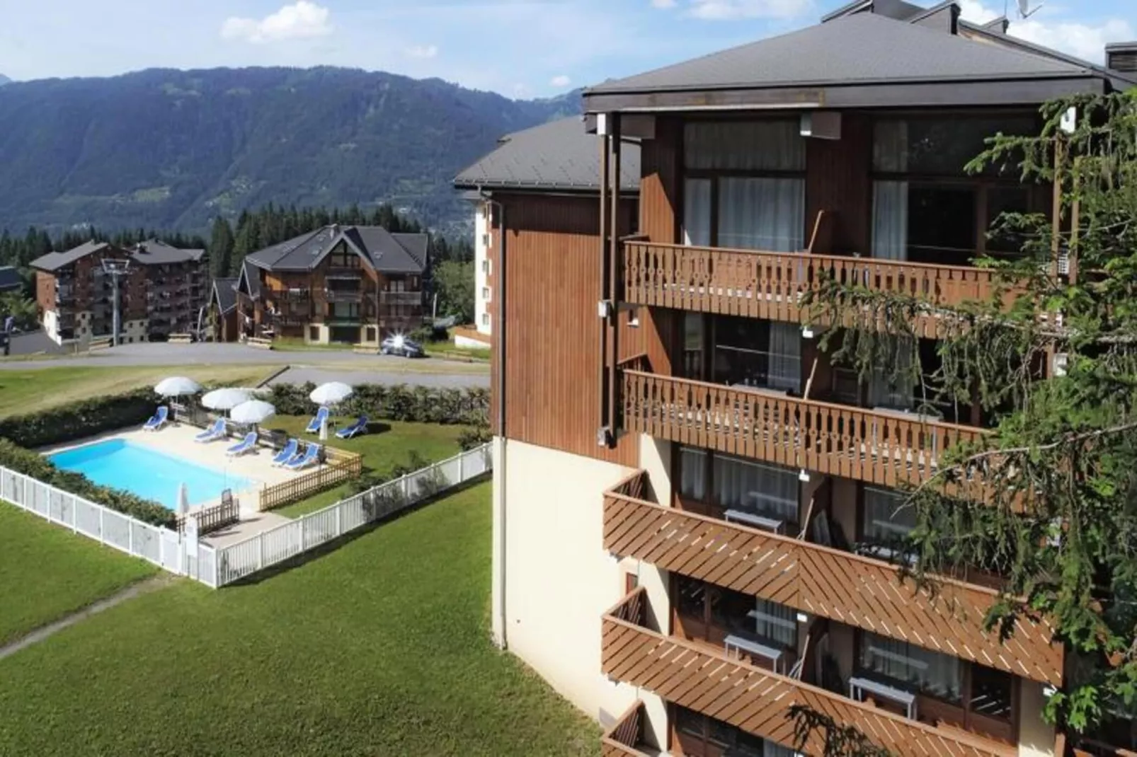 Résidence Odalys Le Buet**-Buitenkant zomer