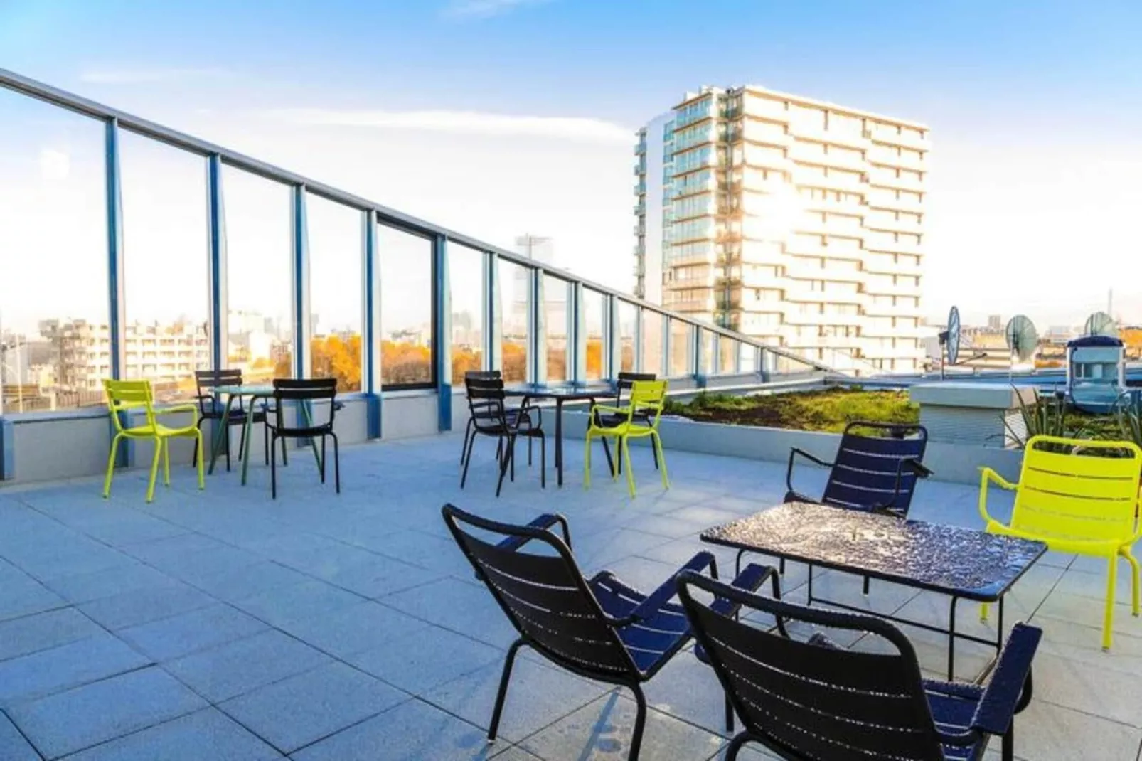 Appart'hôtel Odalys Paris XVII-Buitenkant zomer