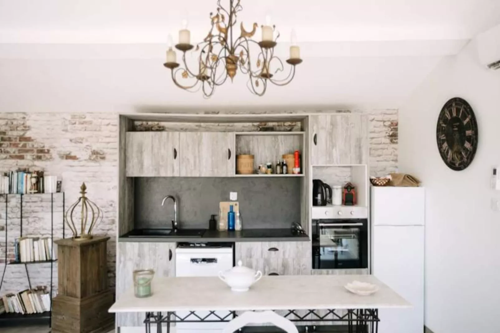 La Voli&egrave;re - Pernes-les-fontaines-Image-tags.