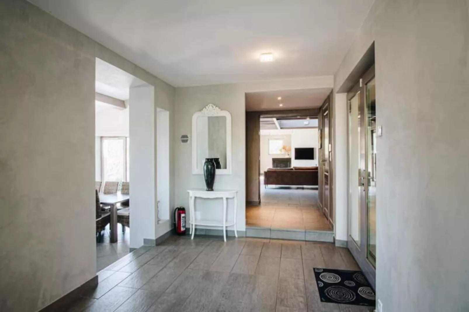 Magnifique Propri&eacute;t&eacute; Avec Vues Panoramiques Et Piscine Priv&eacute;e-Image-tags.