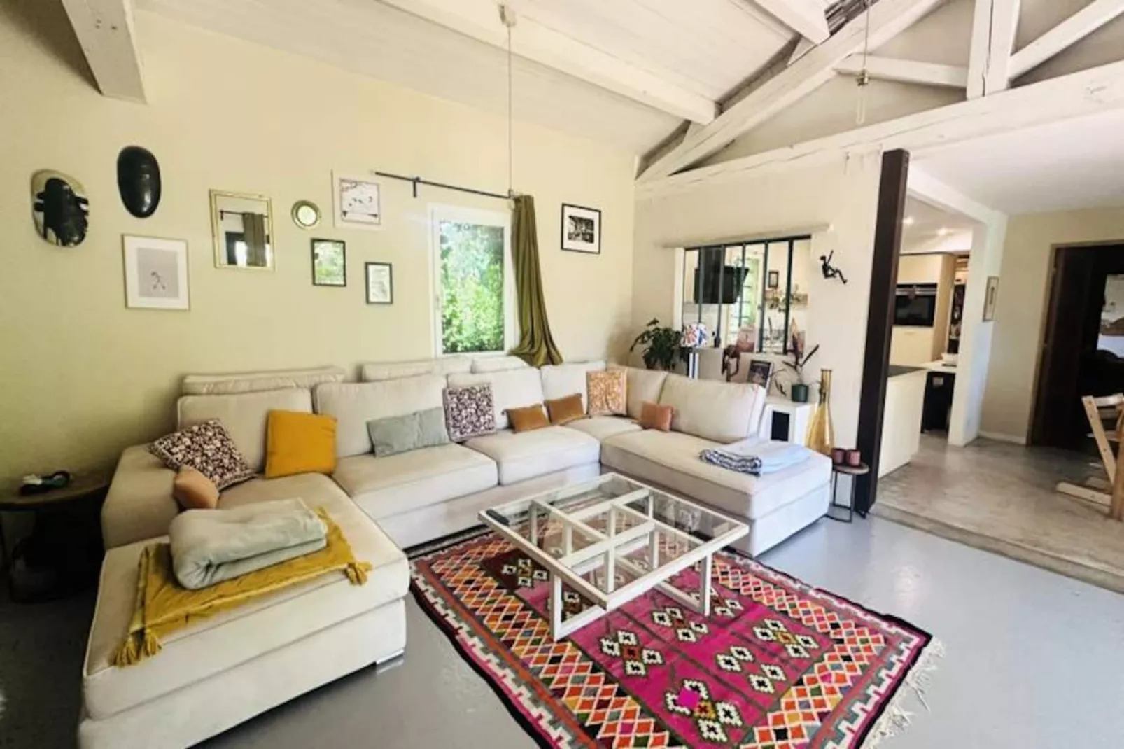 Maison Avec Piscine Et Vue Imprenable Sur Le Luberon-Image-tags.