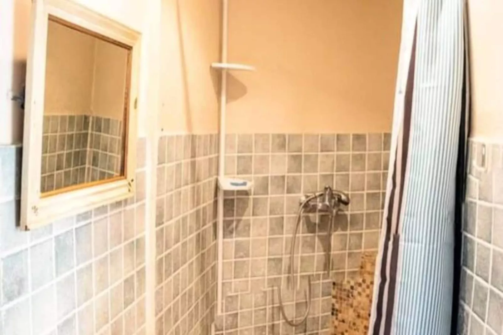 #perle Rare !charmante Maison Avec  Piscine Au Bord De La Rivi&egrave;re-Image-tags.