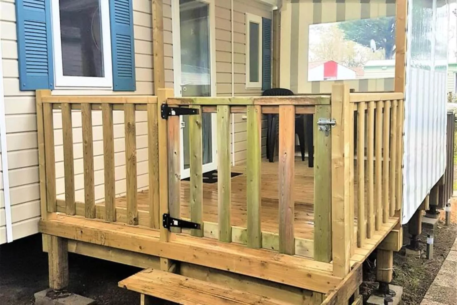 Mobil-home 4 pers. proche plage-Buitenkant zomer