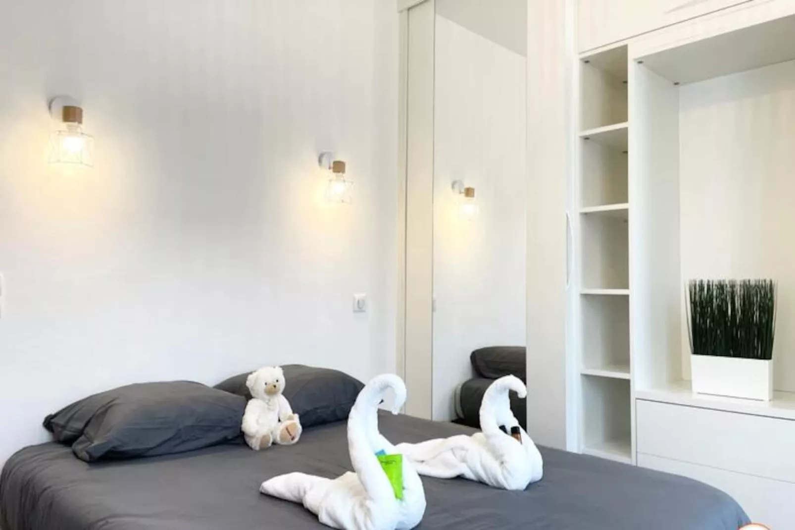 ✨ Le Palais Des Glaces - Hypercentre - Port-Image-tags.