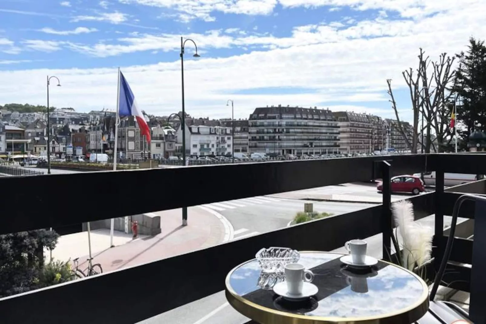 🌟 L'el&eacute;gance - Vue D&eacute;gag&eacute;e - Balcon - Parking-Image-tags.