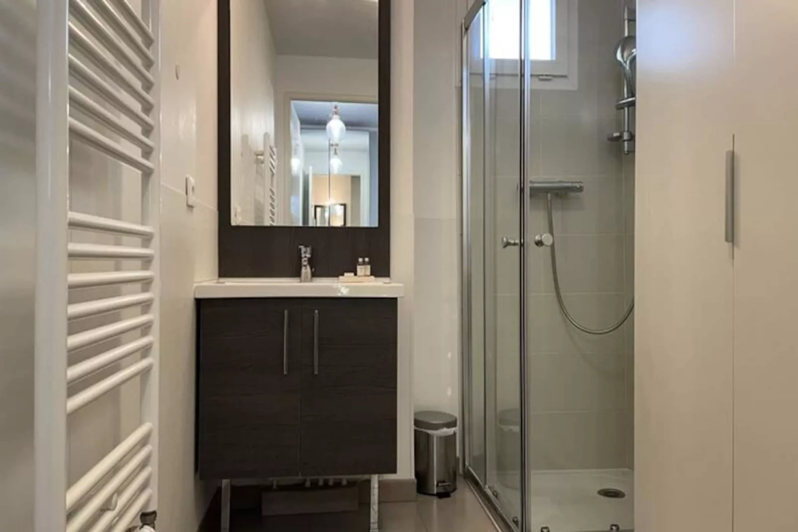 Studio Harmonieusement Am&eacute;nag&eacute; Avec Parking Et Terrasse Vers La Cit&eacute; Du Vin-Image-tags.