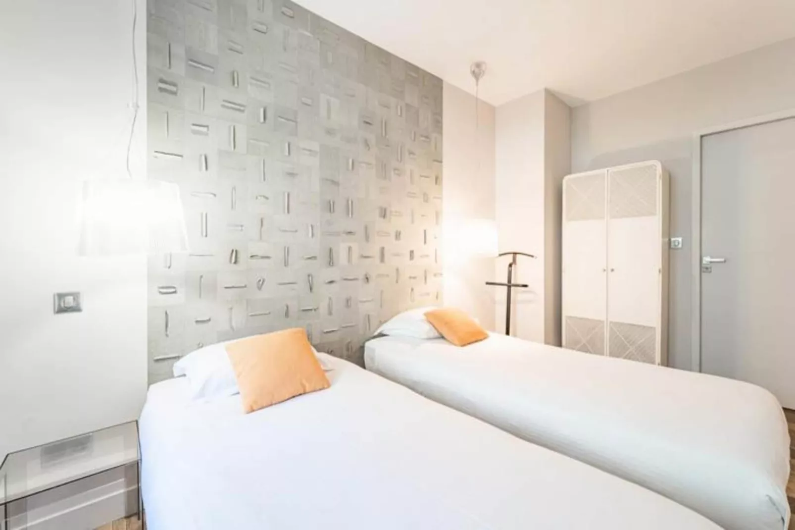 Magnifique Appartement 2 Chambres Avec Terrasse-Buitenkant zomer