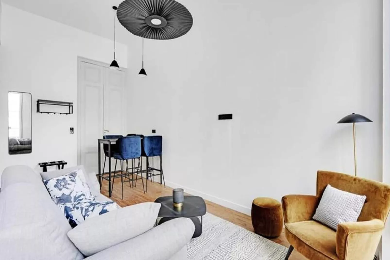 Maison Labruy&egrave;re - Suite Aviau-Buitenkant zomer