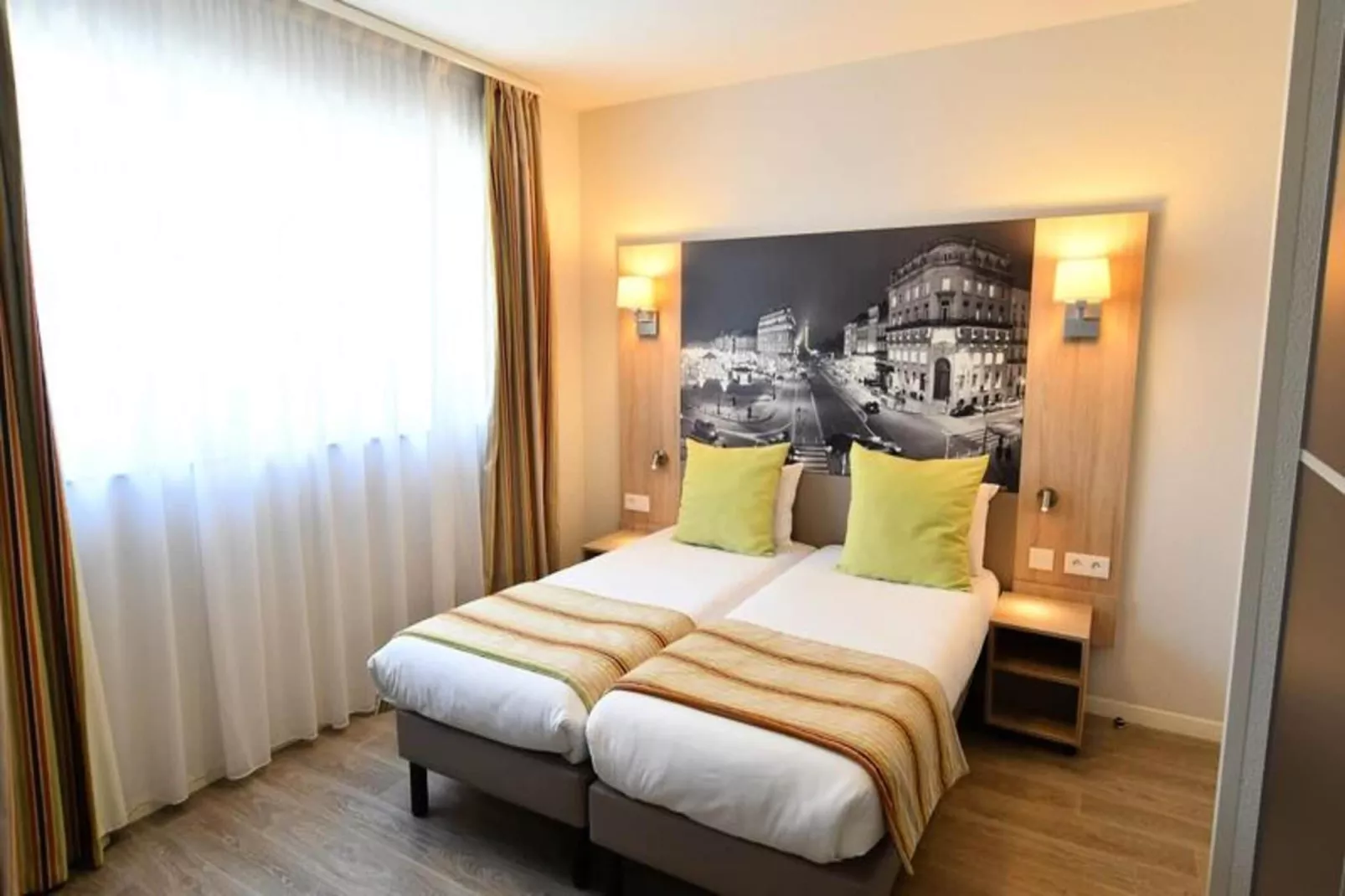 Appart'Hôtel Mer & Golf Bordeaux Bassins à Flot***-Buitenkant zomer