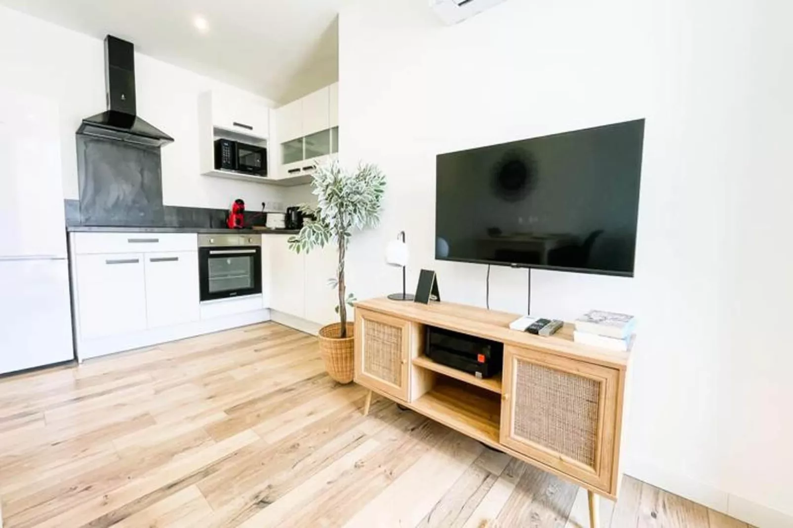 Le T2 Lumineux En Hyper-centre Pi&eacute;ton 🌞-Woonkamer