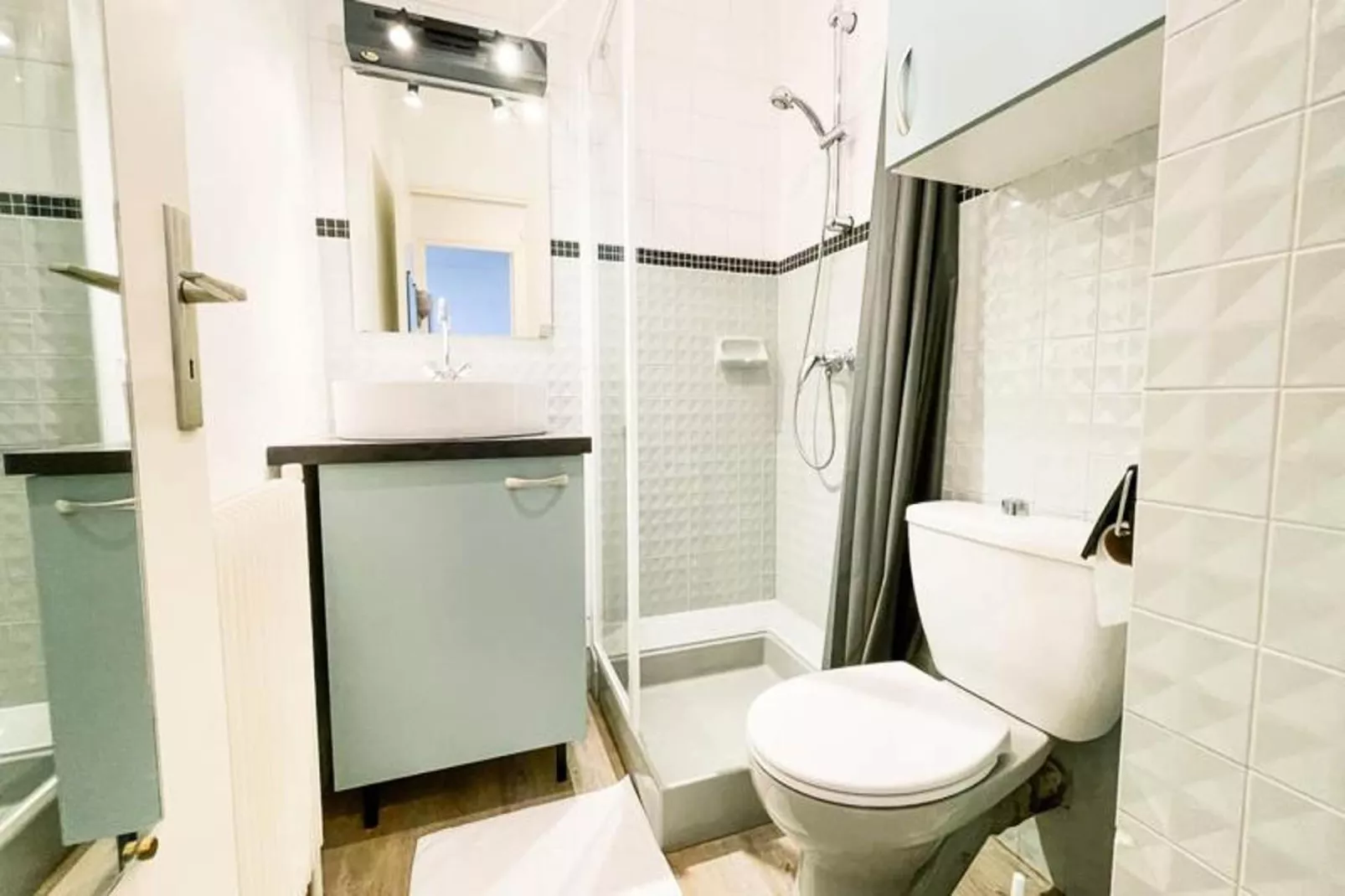 La Pause Grenobloise  - Studio - Balcon-Badkamer