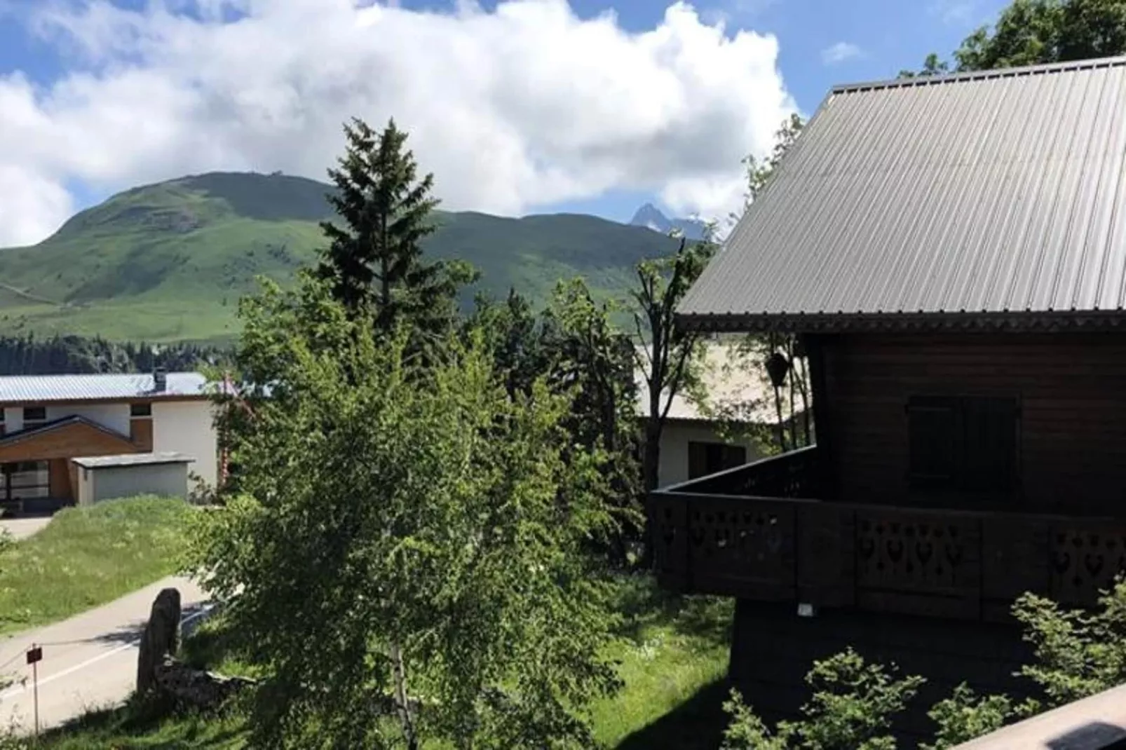 Résidence Saint Bernard-Uitzicht zomer
