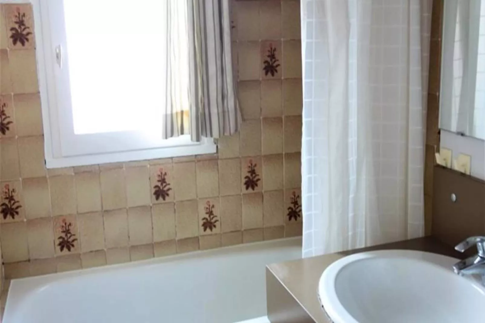 Résidence Bragelonne-Badkamer