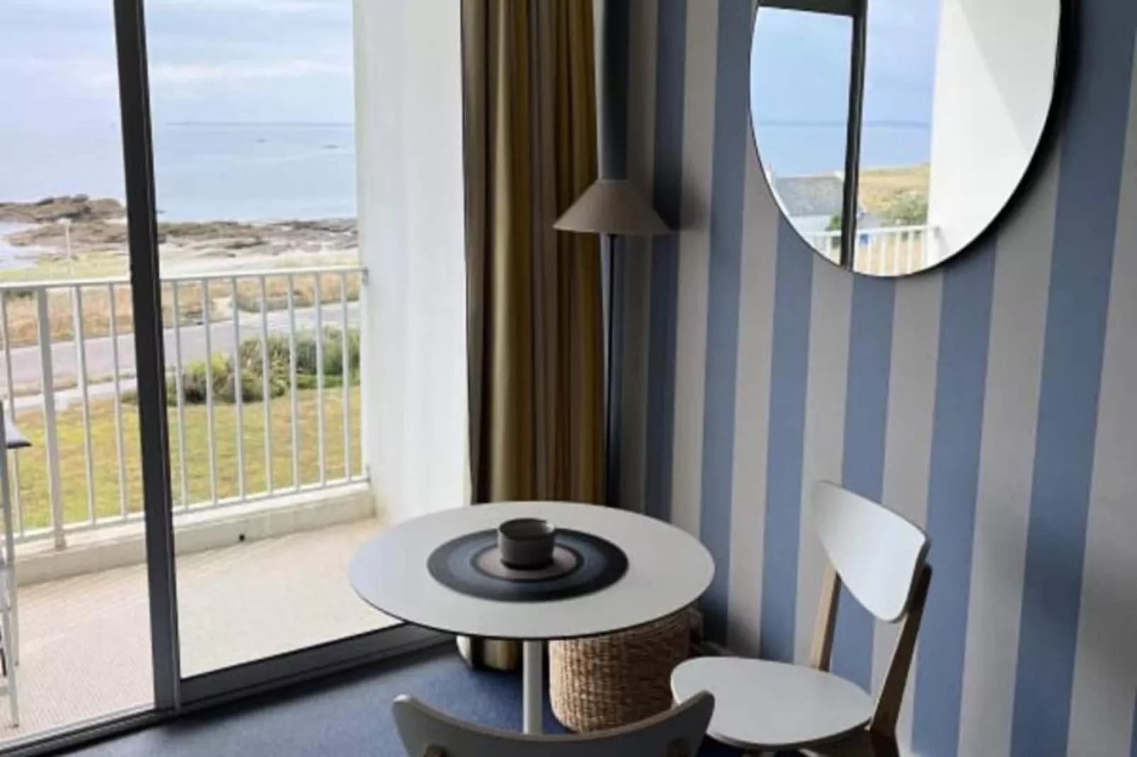 Résidence Vue Sur Les &icirc;les  2&egrave;me &eacute;tage Proche Thalasso-Woonkamer