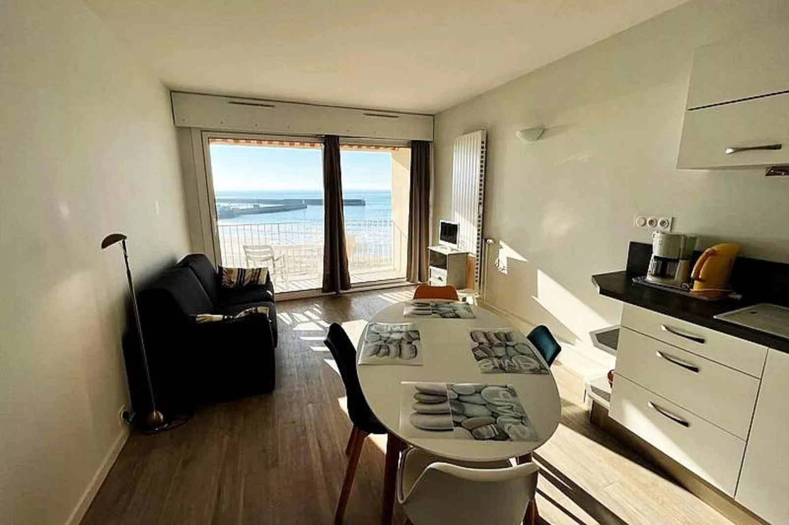 Résidence Dauphins-Eetkamer