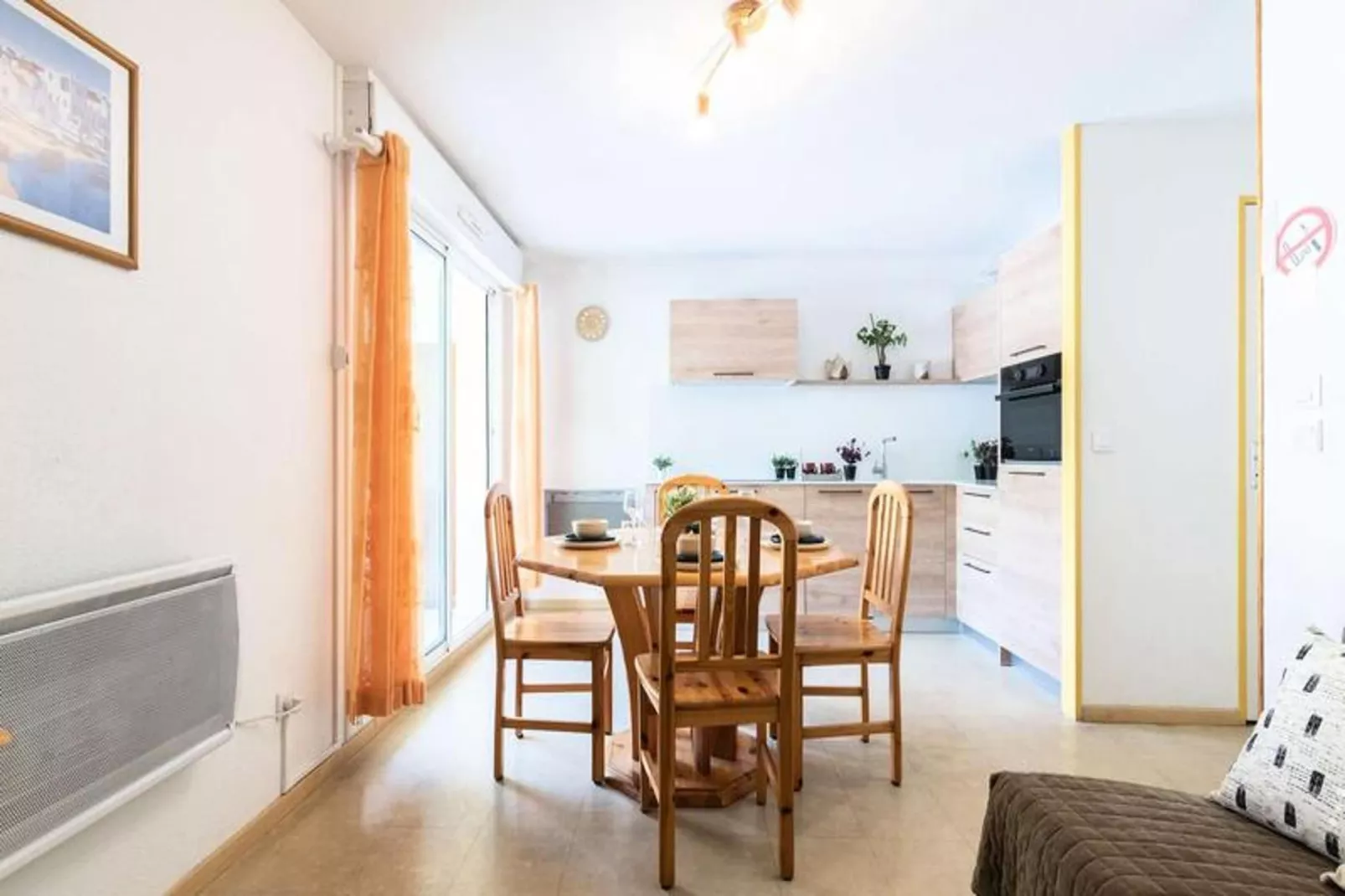 Résidence Montsegu-Eetkamer