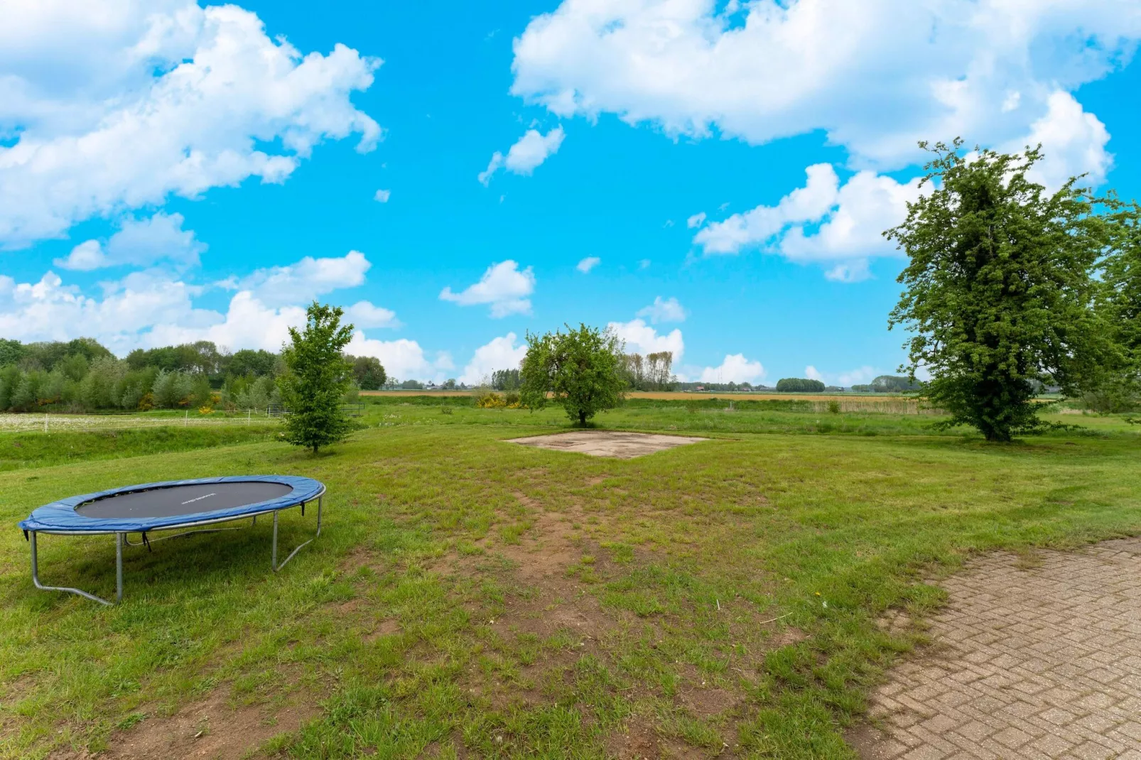 De stakenborg het voor- en achterhuis - Tuinen zomer