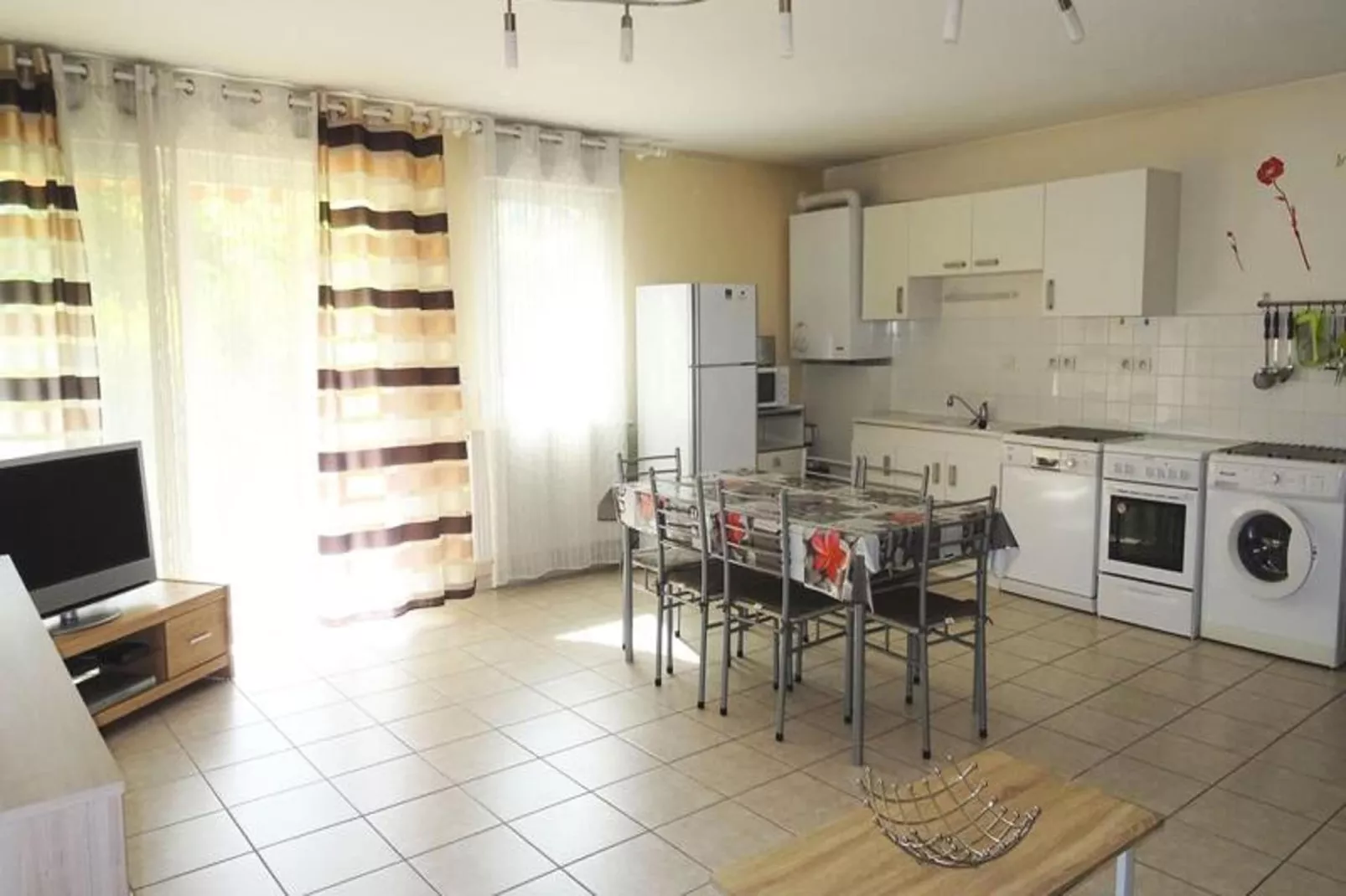 Résidence Le Clos St Louis-Eetkamer