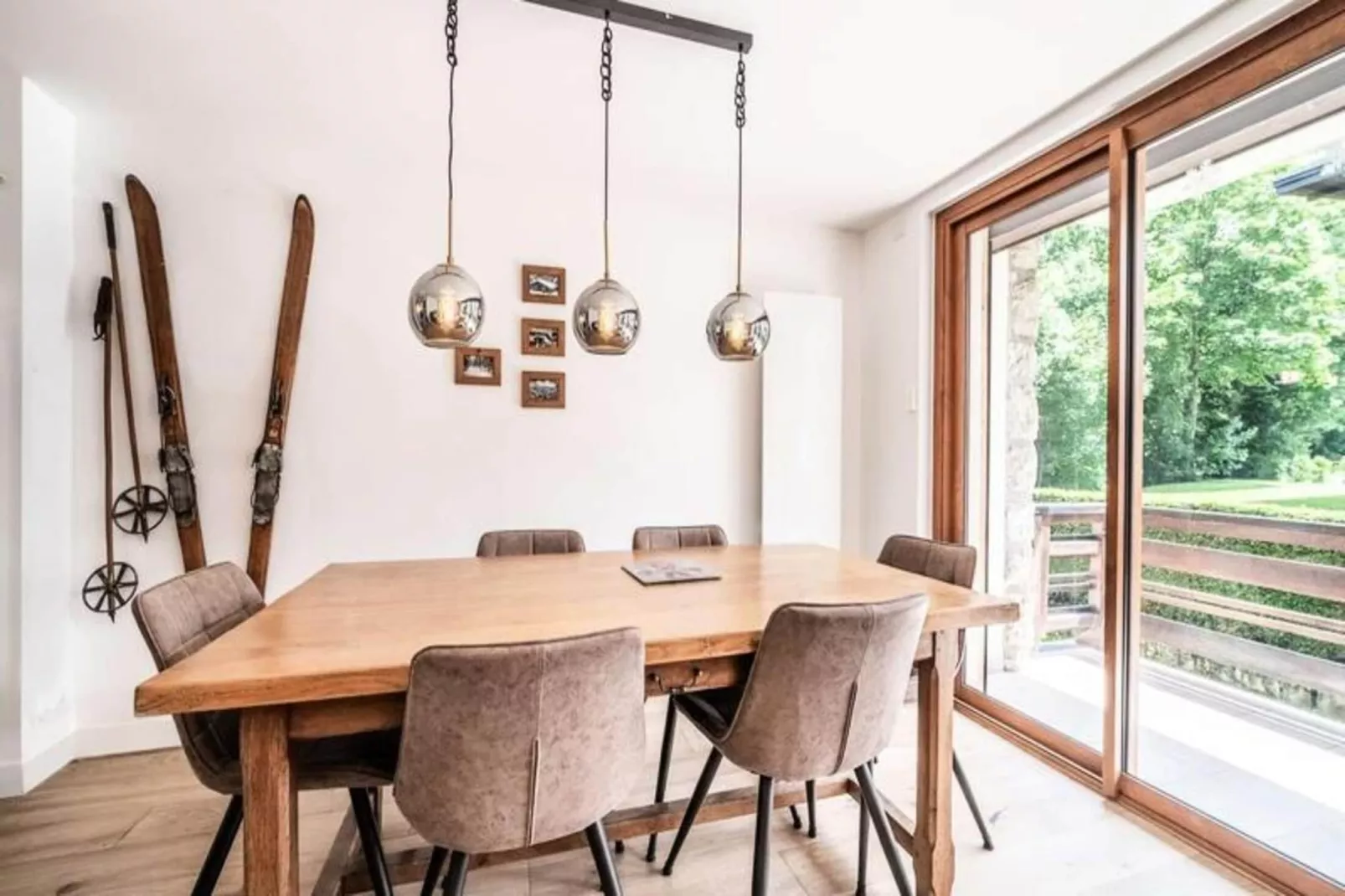 Résidence Ressachaux-Eetkamer