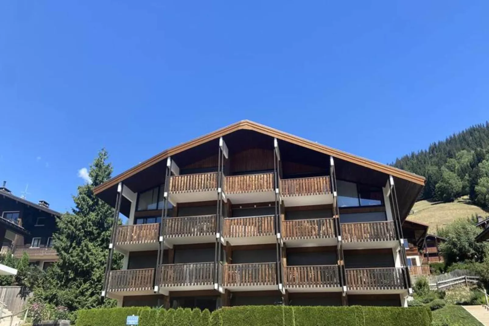 Résidence Granges B-Buitenkant zomer