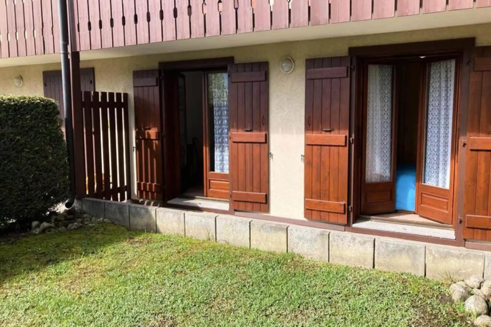 Résidence Les Sapins-Buitenkant zomer