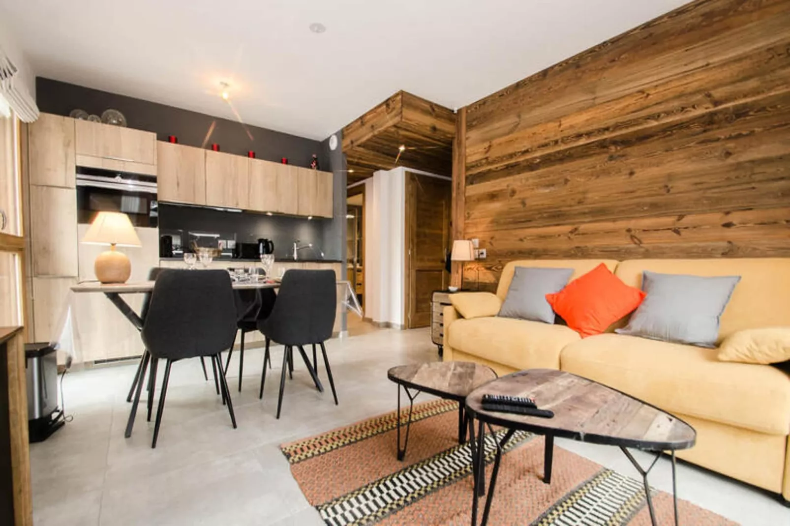 Résidence Androsace Du Lyret-Eetkamer