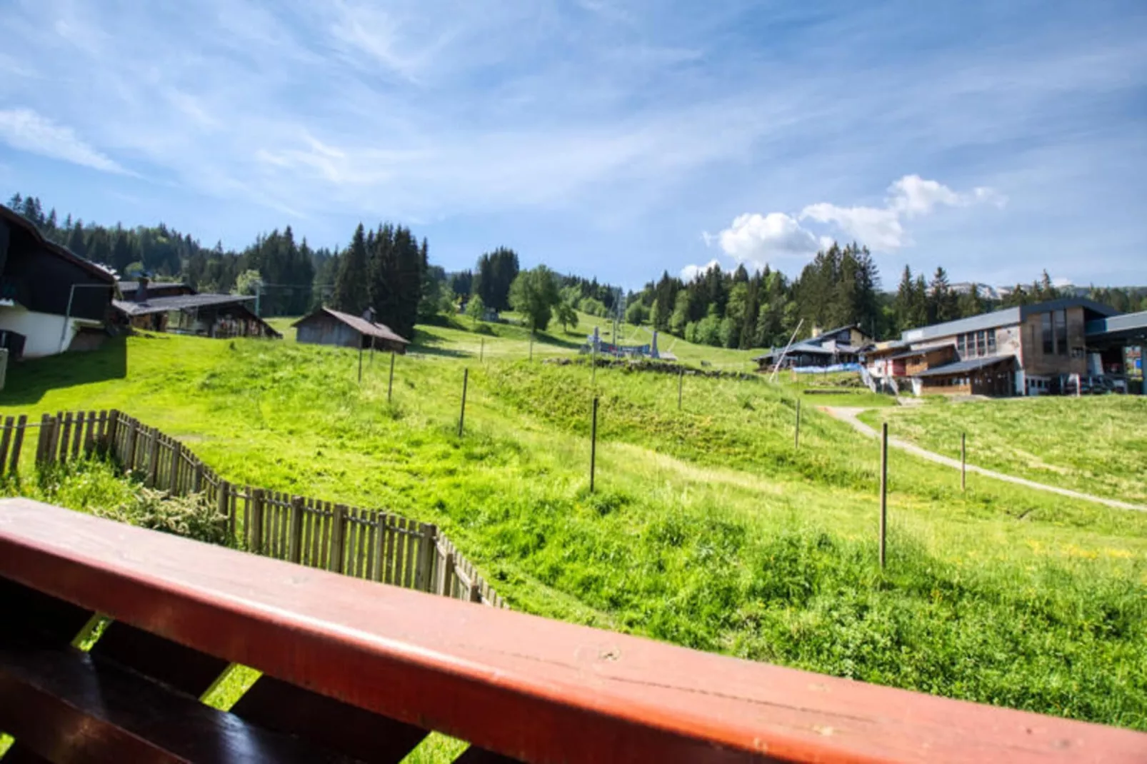 Résidence Jardin Alpin Bat B-Buitenkant zomer