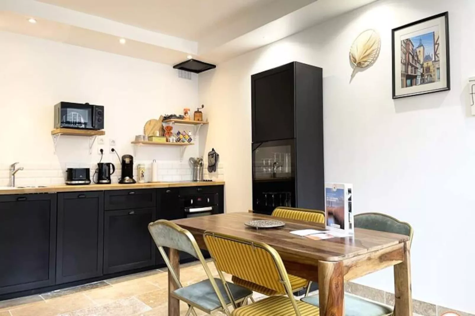 🚂 The Central Station - Parking - 50m Gare-Image-tags.