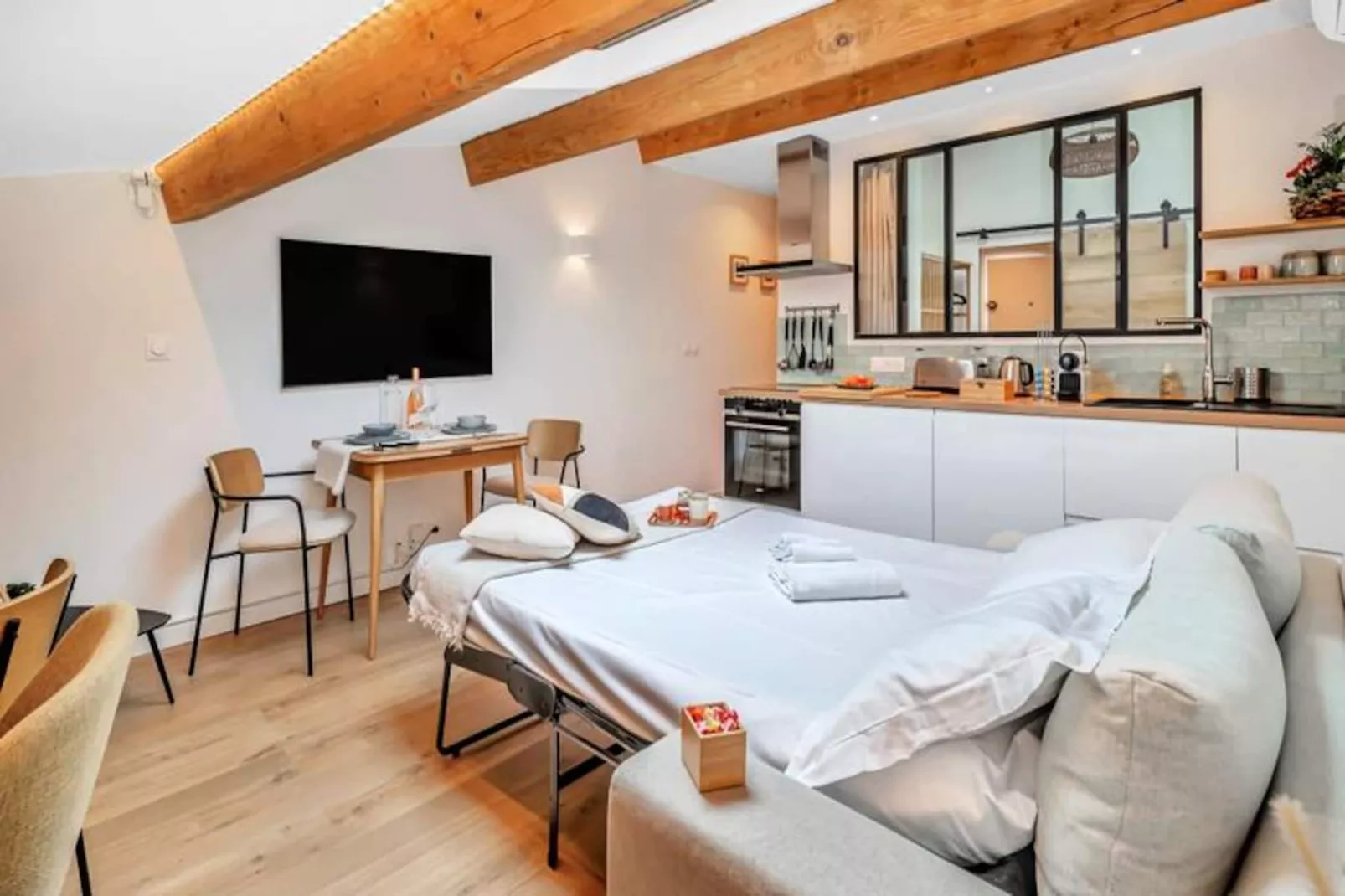 Appartement L&rsquo;hirondelle | Les Nids De La Diane-Image-tags.