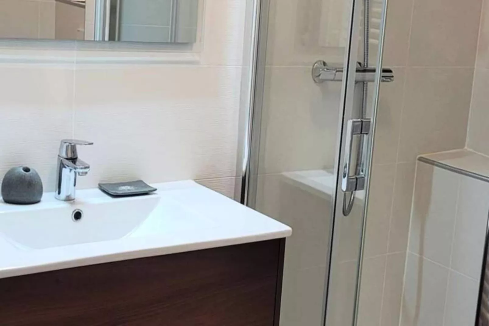 Résidence Regates-Buitenkant zomer