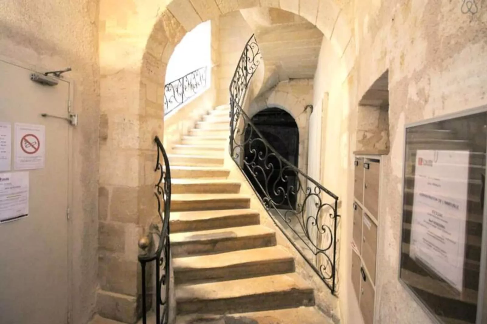 Magnifique Appartement De Charme Confortable Pour 6 Dans La Rue Ausone-Image-tags.