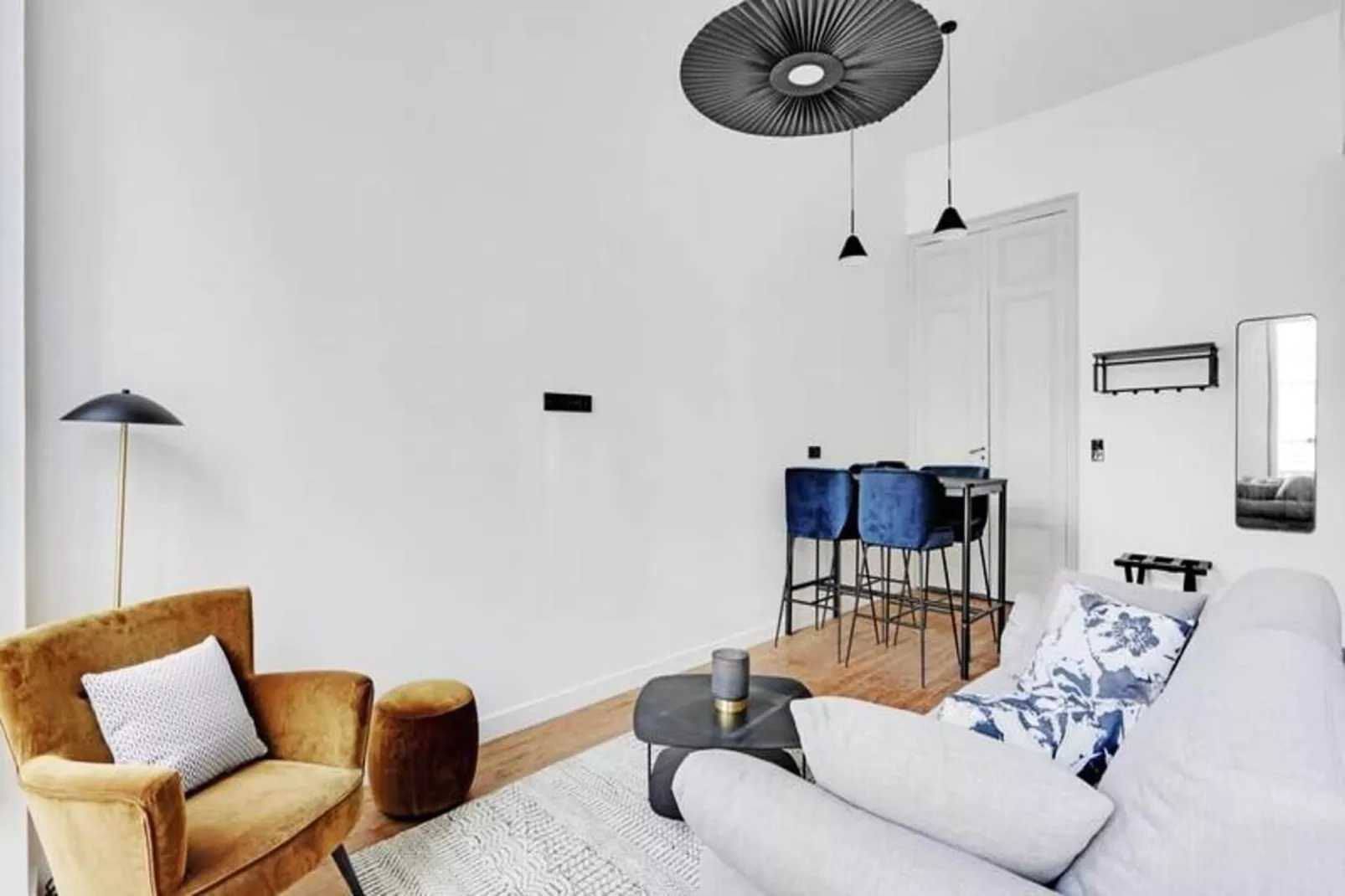 Maison Labruy&egrave;re - Suite Aviau-Buitenkant zomer