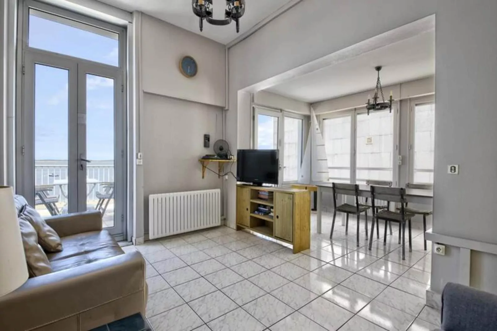 Résidence La Roseraie-Buitenkant zomer