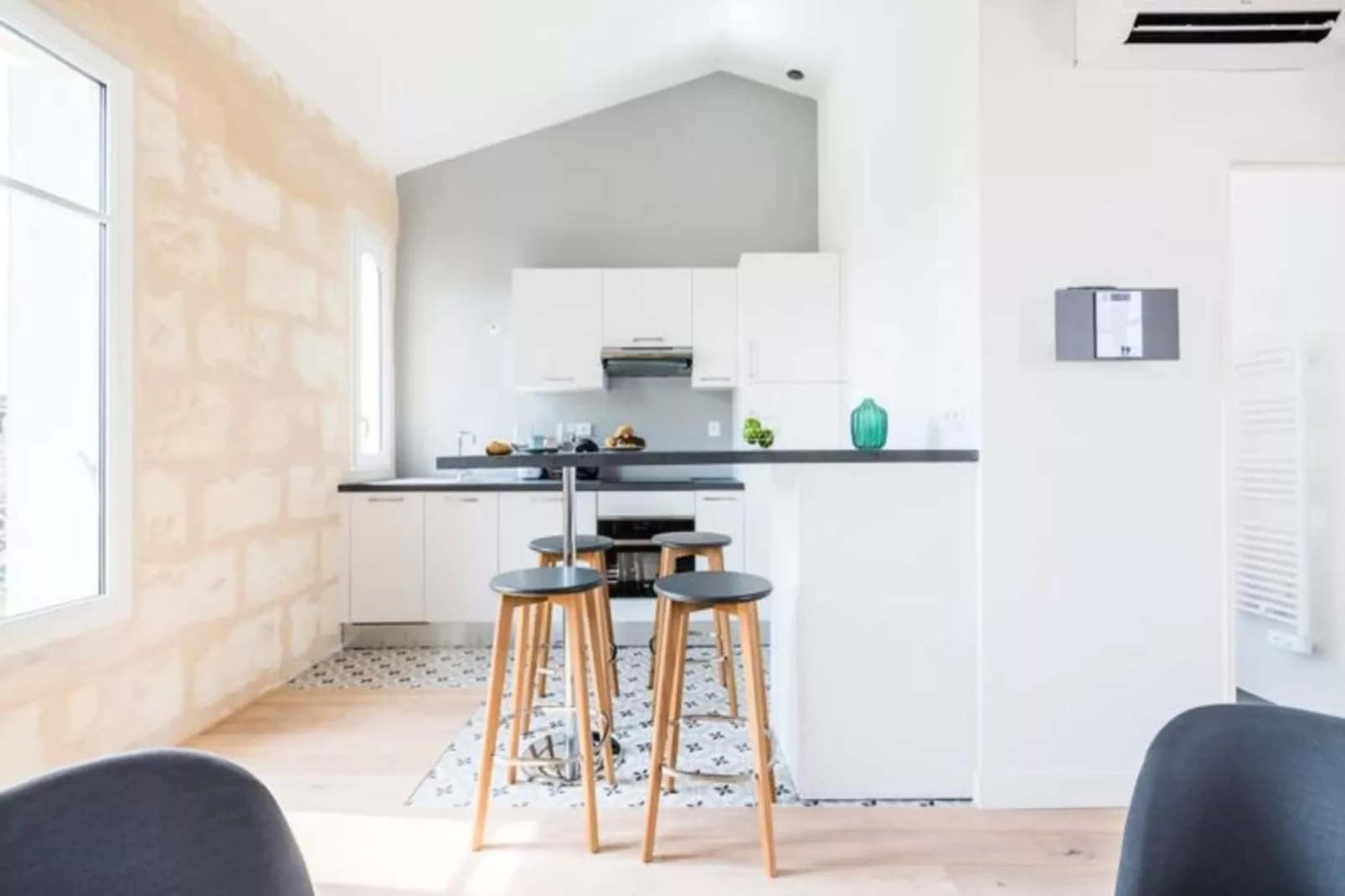 Superbe Appartement En Plein C&oelig;ur Des Chartrons-Eetkamer