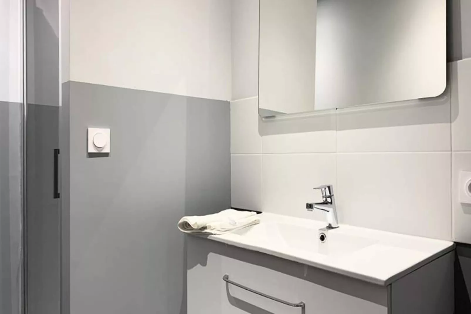 | Hello Sunshine ☀️| T3 6 Couchages| Caserne De Bonne-Badkamer